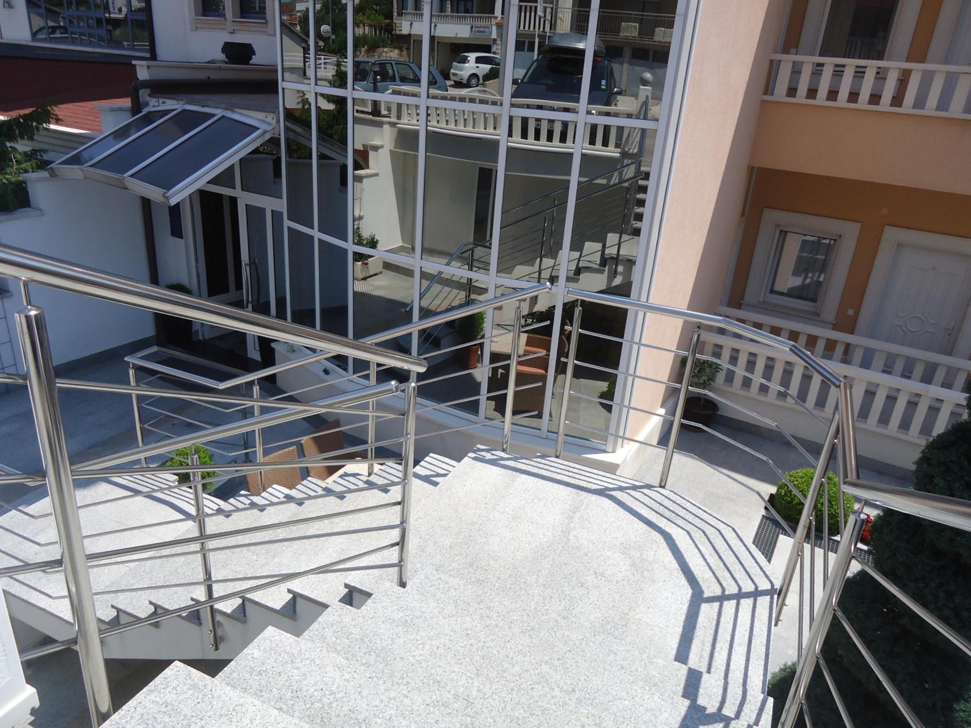 Apartment Ana *